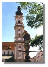 Grabkirche mit Marienbrunnen