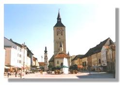 Oberer Stadtplatz mit Rathaus